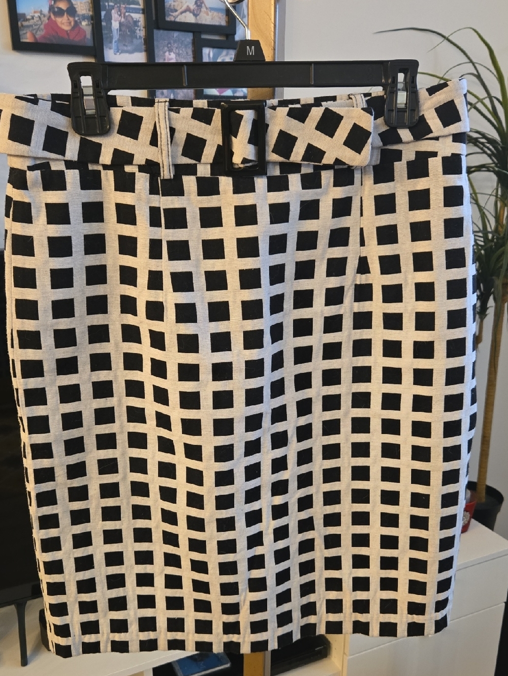 Apart pencil skirt black and white with belt